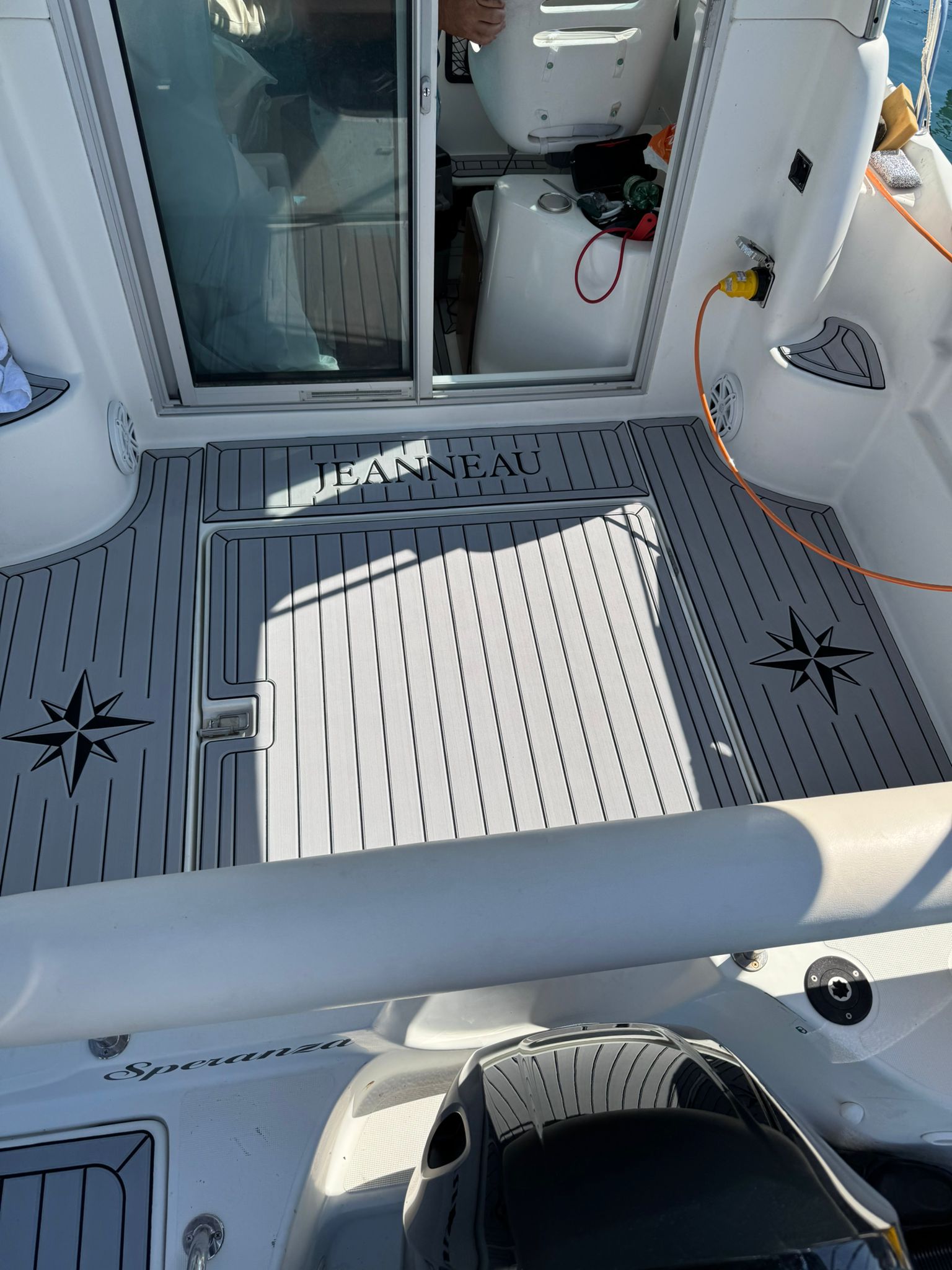 Merry Fisher 625 – detalj palube (1)
